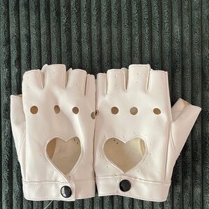 Kids Heart Cutout Fingerless Gloves - White
